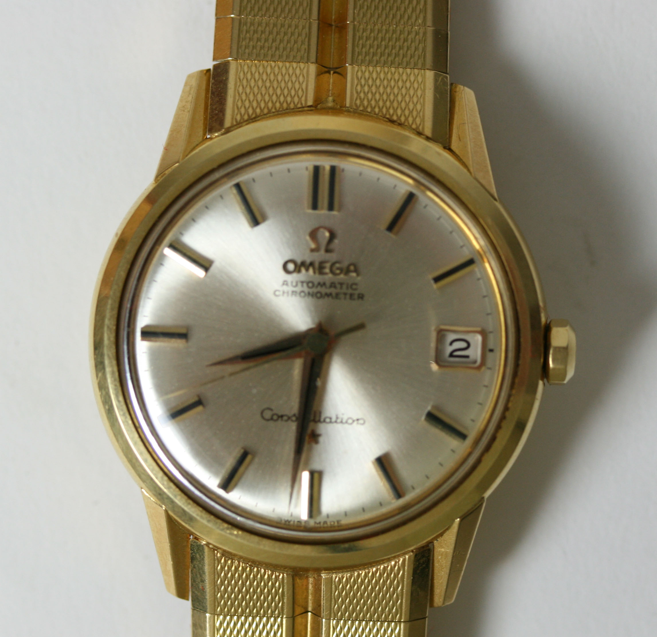 OMEGA - a gentleman's 18ct gold wristwatch