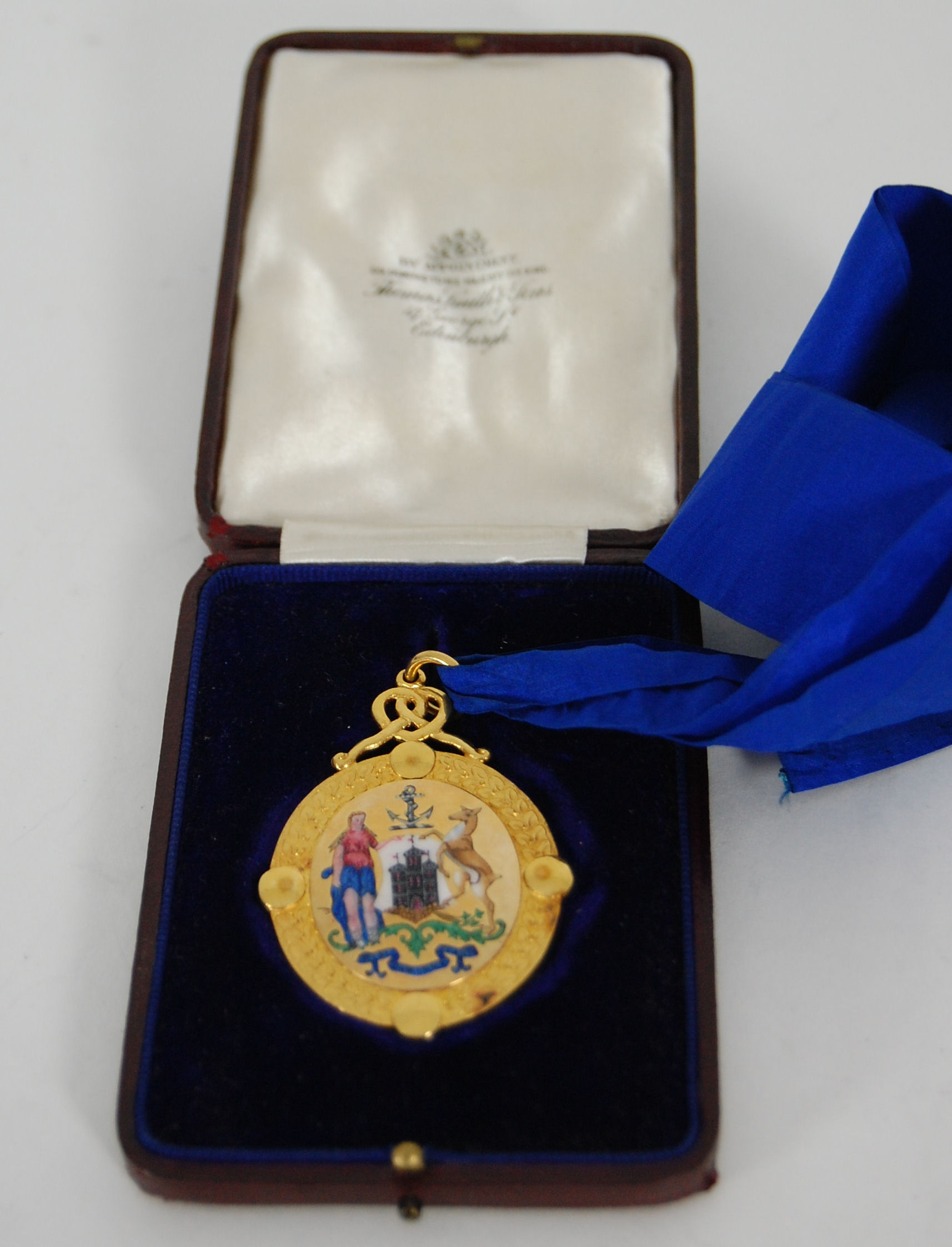 An Edwardian 15ct gold Dux medal