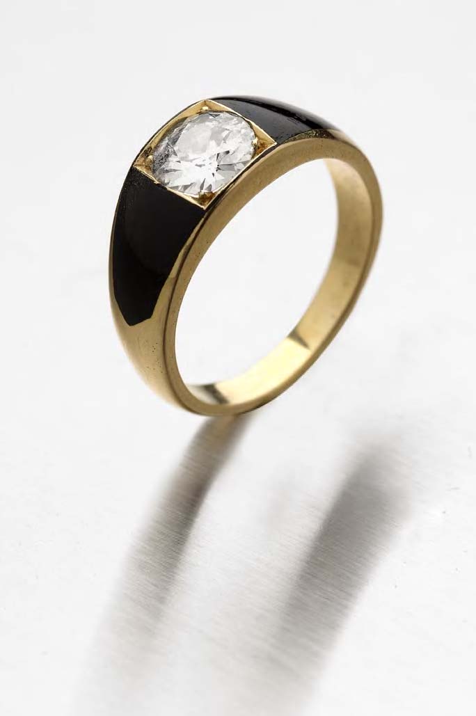 A Victorian 18ct gold mounted gentleman's mourning ring,