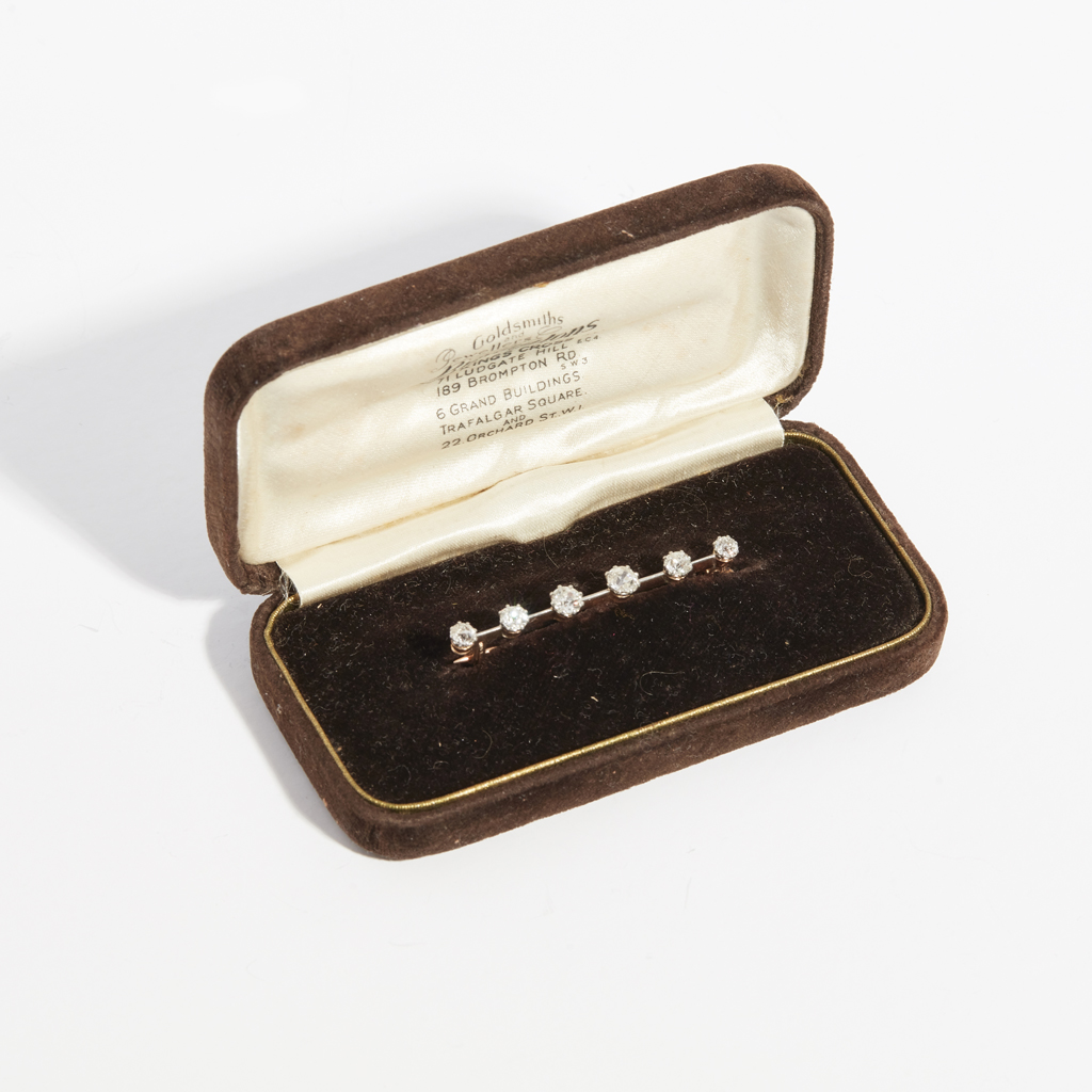A diamond set bar brooch