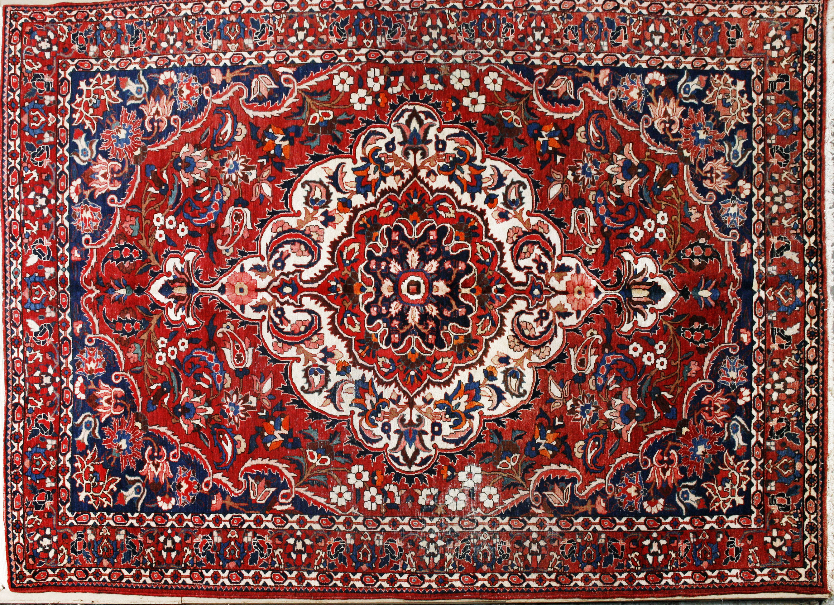 BAKHTIARI CARPET