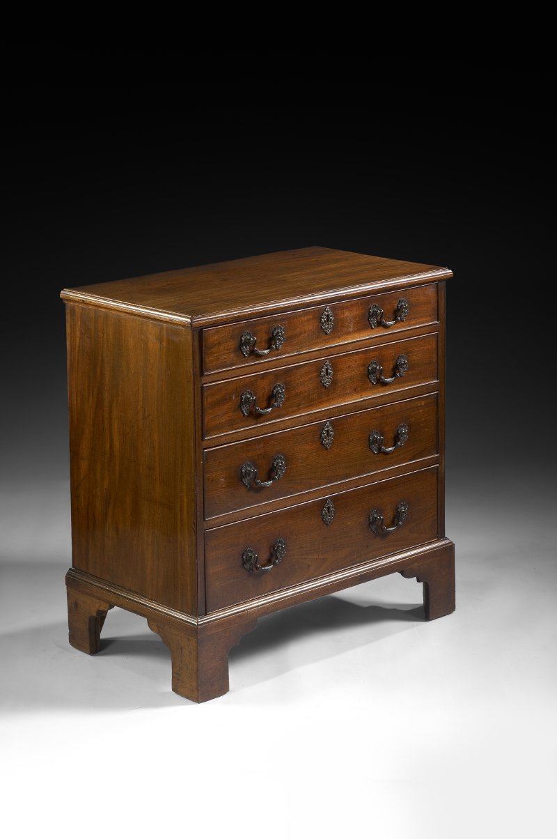 A small George III period mahogany chest of drawers