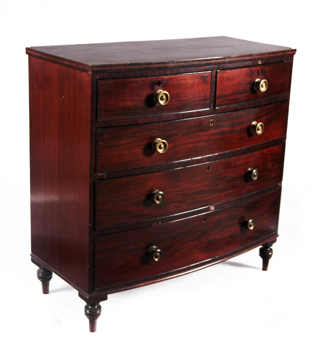 GEORGIAN MAHOGANY BOW FRONT CHEST OF DRAWERS