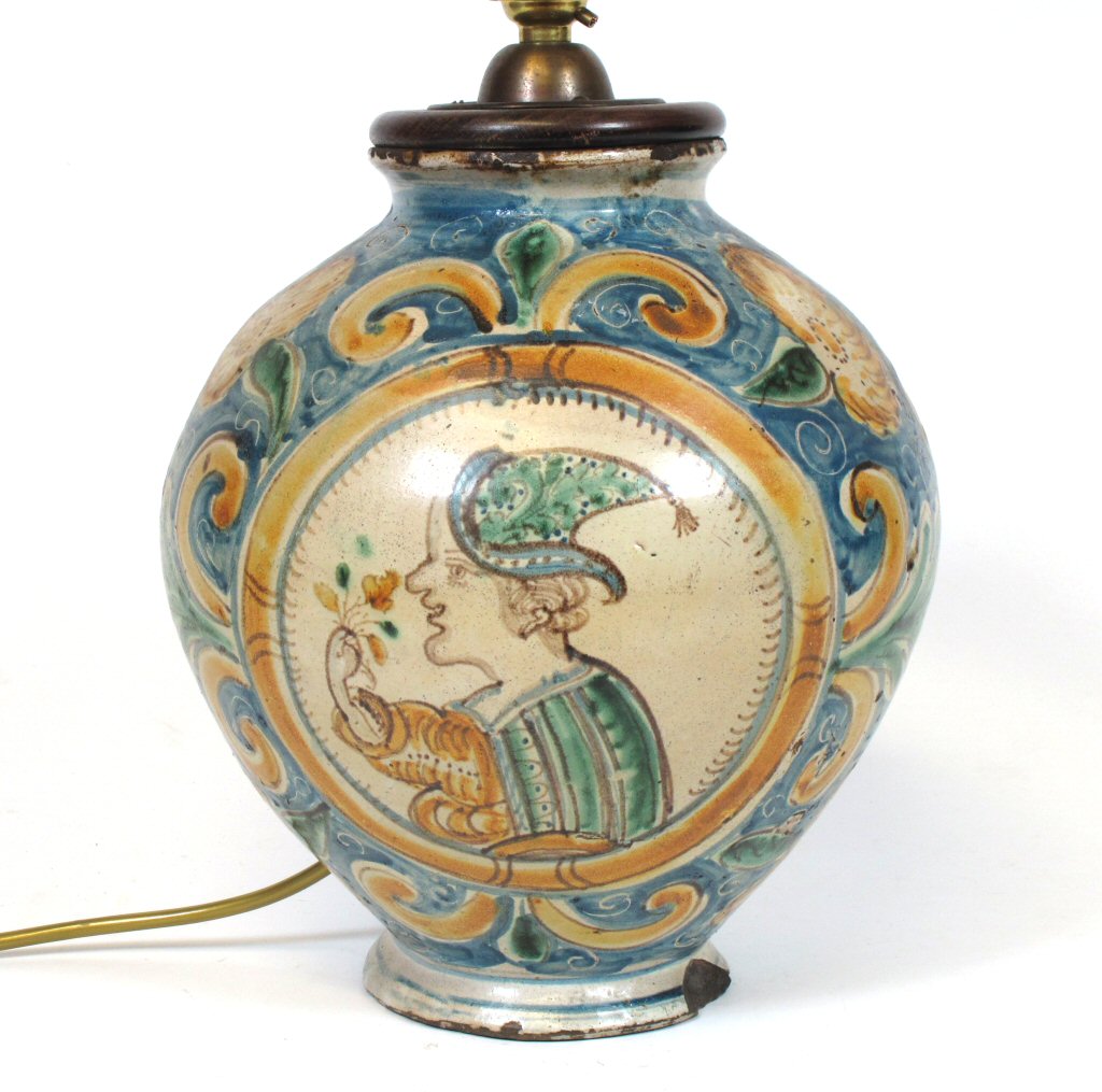 ITALIAN CALTAGIRONE, SICILY MAIOLICA VASE IN THE VENETIAN STYLE