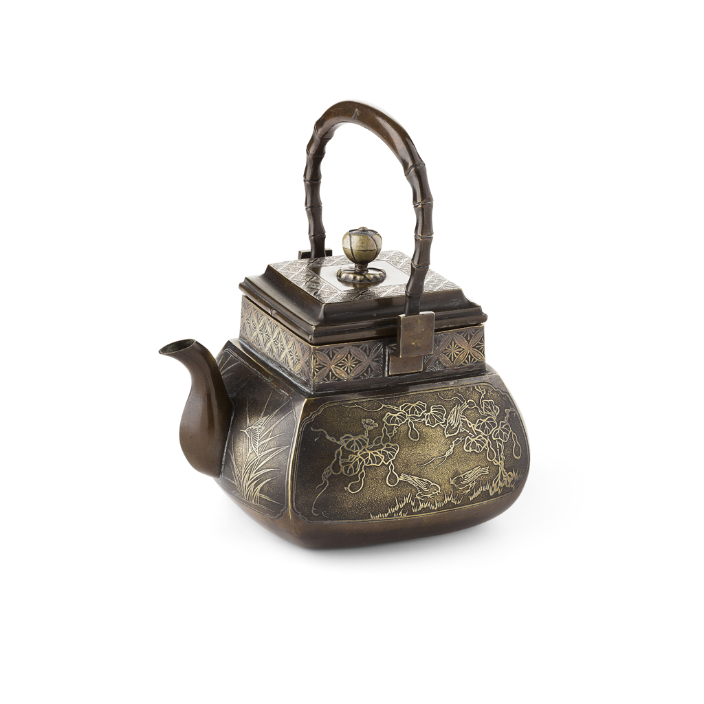 BRONZE SAKE KETTLE AND COVER