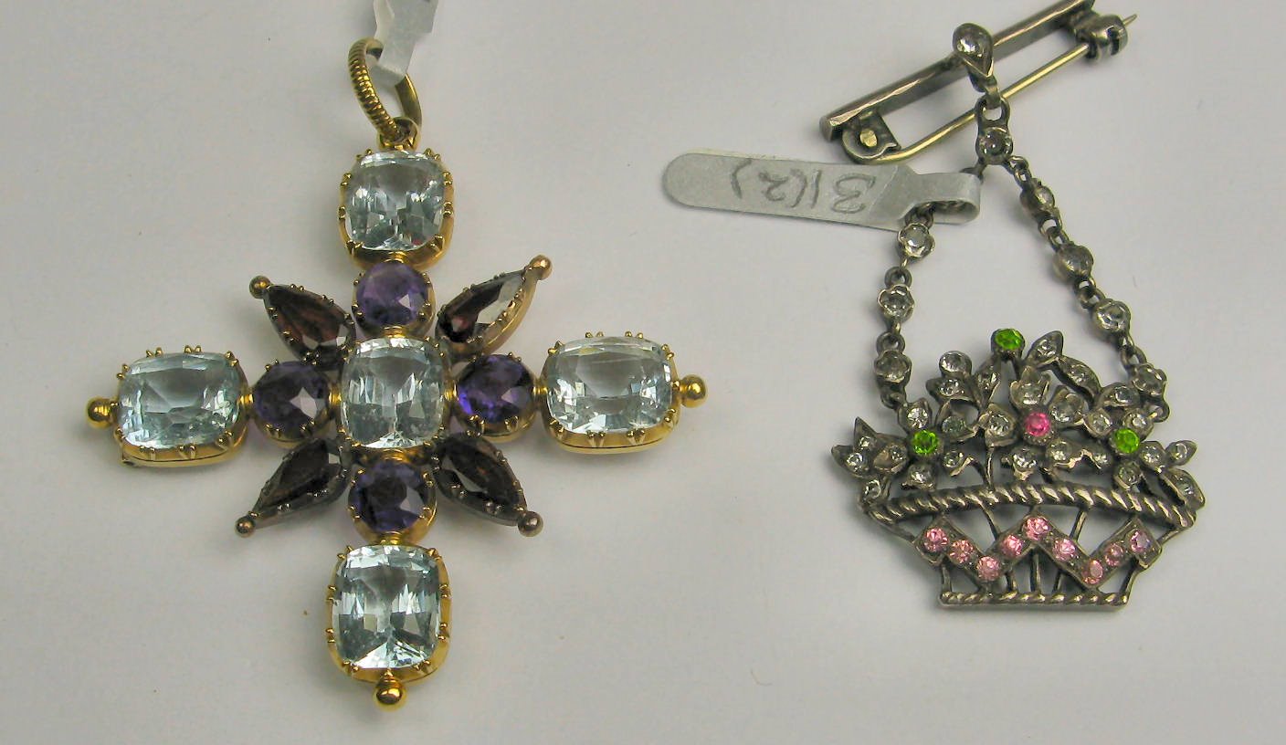 A multi-gem set cross form pendant