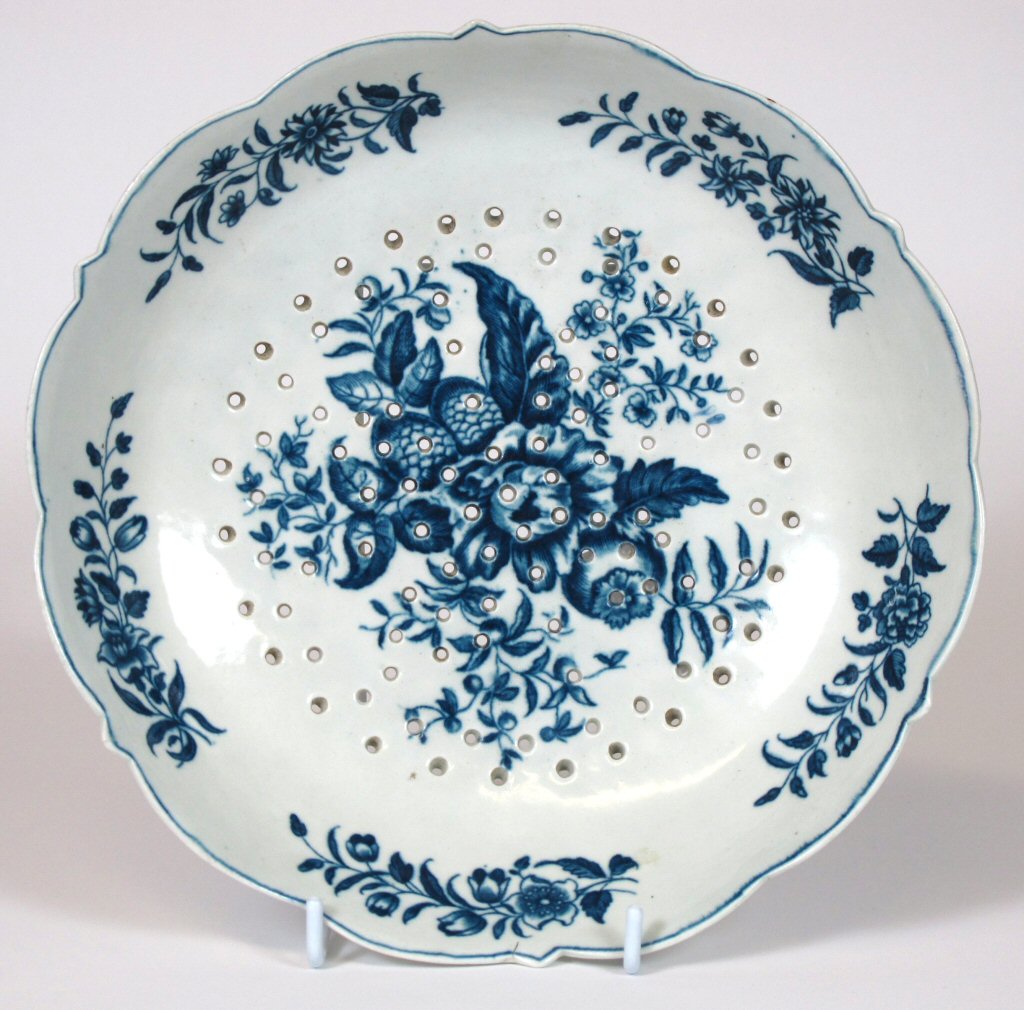 THREE WORCESTER BLUE AND WHITE 'PINE CONE' PATTERN WARES