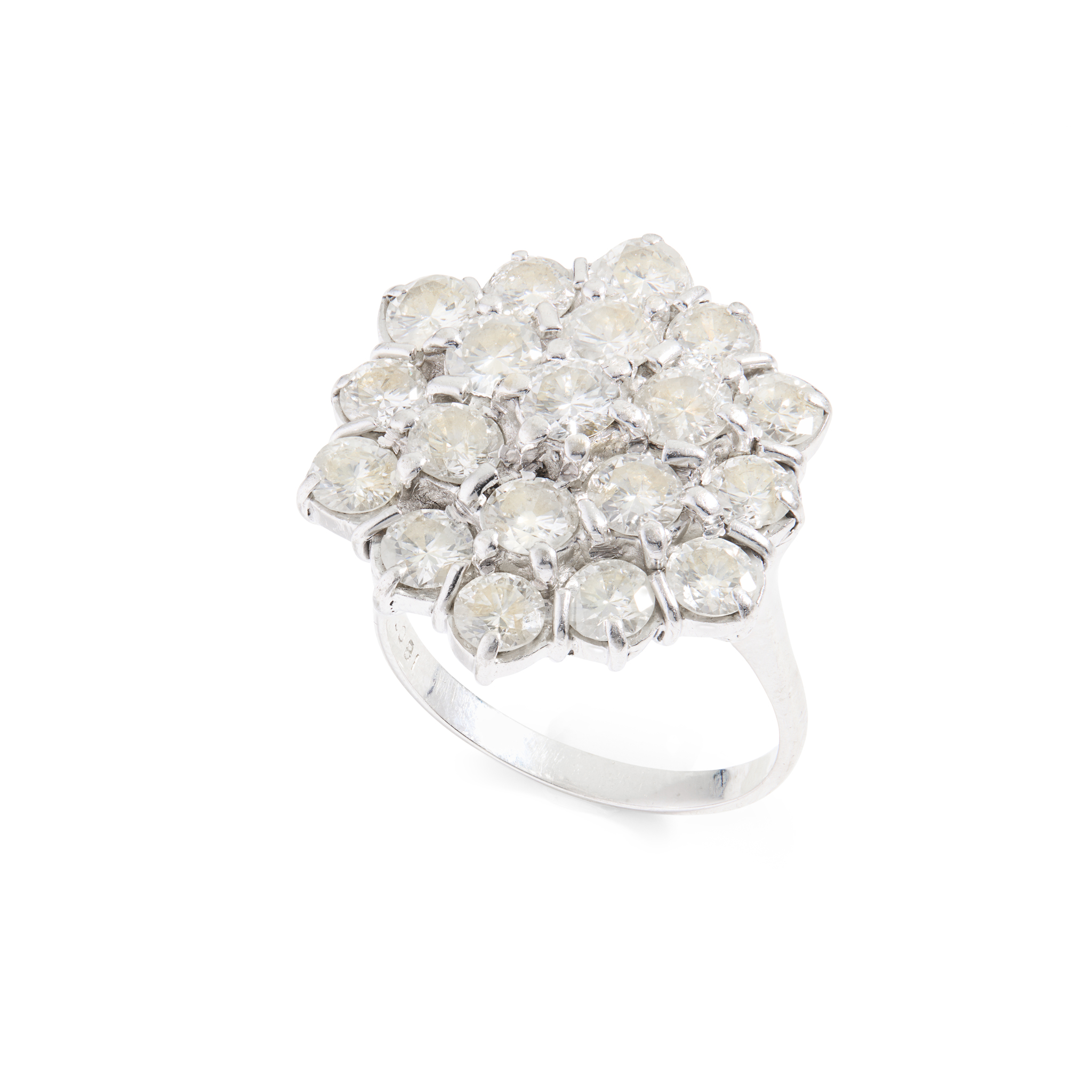 A diamond cluster ring