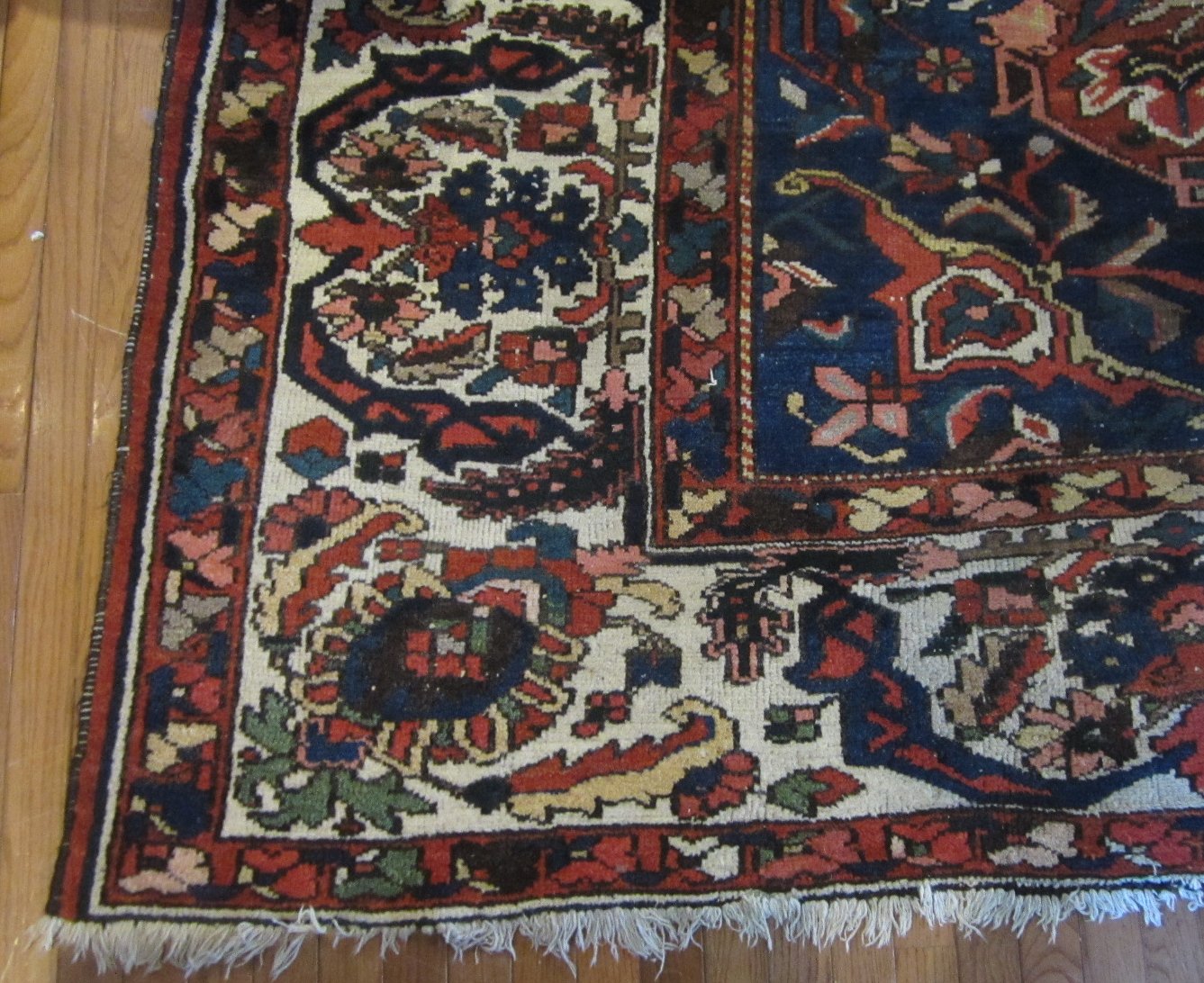 BAKHTIARI CARPET