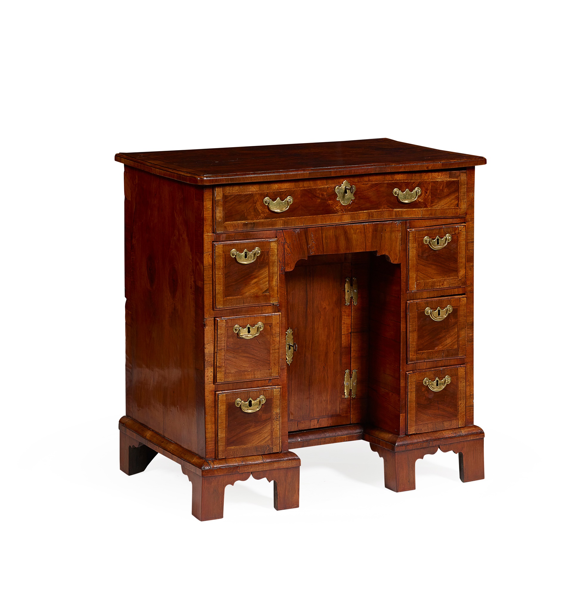 GEORGE I WALNUT KNEEHOLE DRESSING TABLE