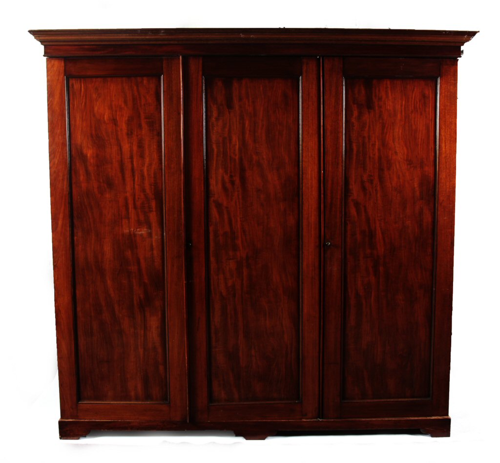 VICTORIAN MAHOGANY THREE DOOR WARDROBE