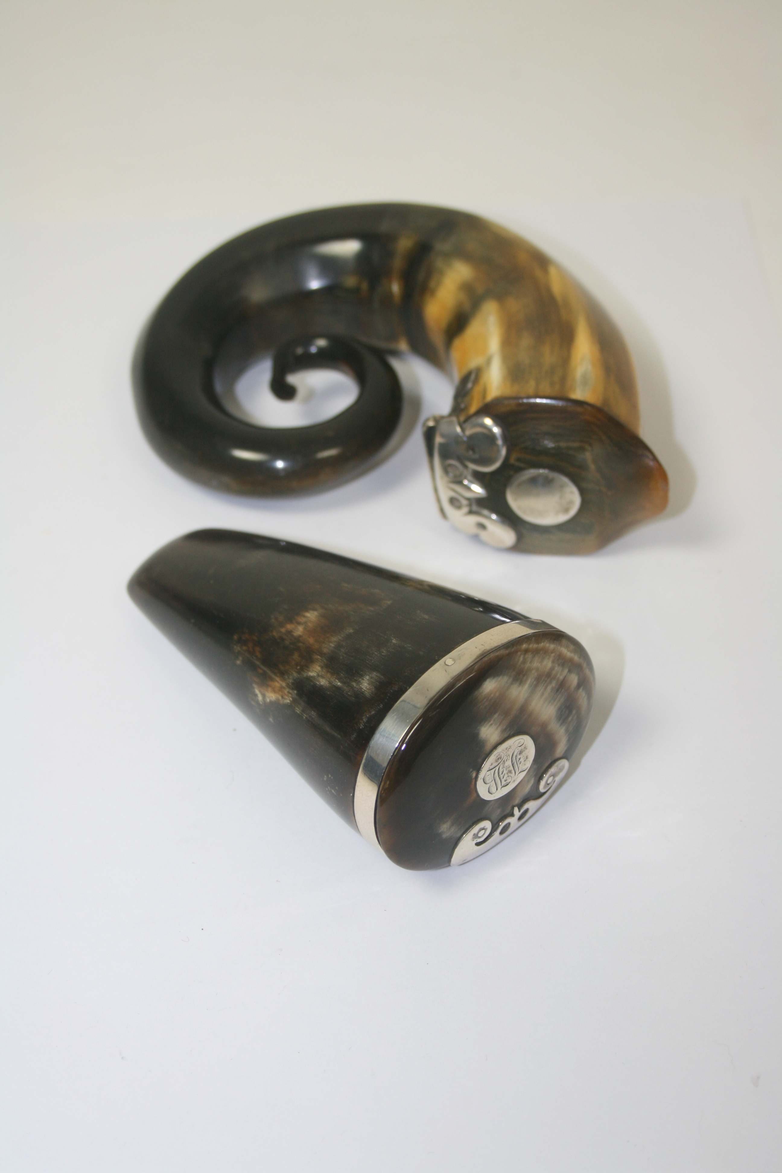 LARGE CURLY HORN SNUFF MULL