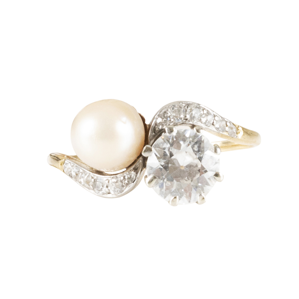 A diamond and pearl set ring