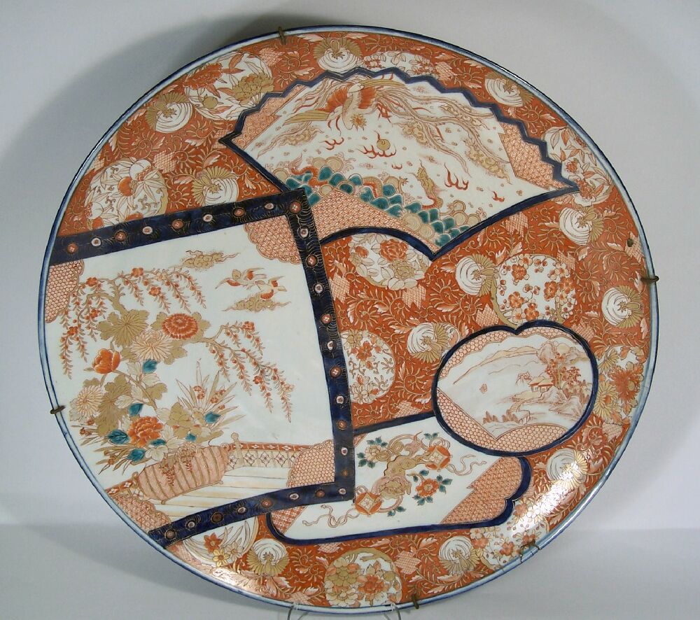 A Japanese Imari circular wall plaque, Meiji period