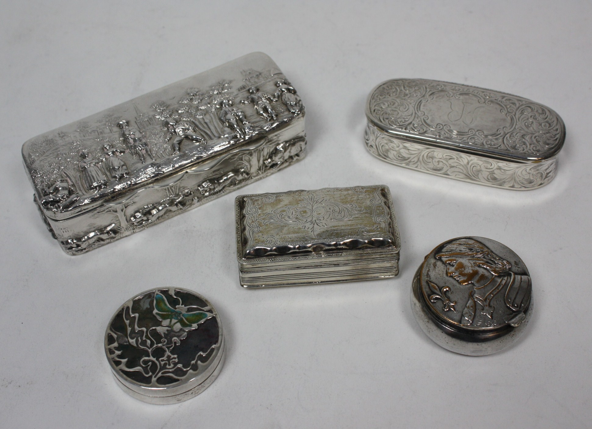 An Edwardian table snuff box