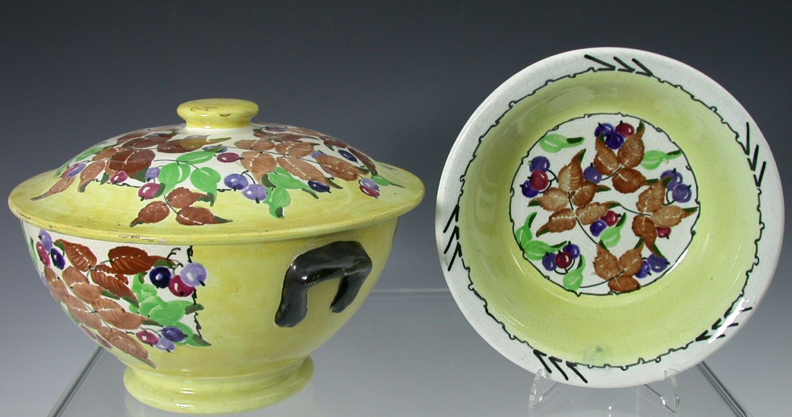 A Mak Merry part dessert service,