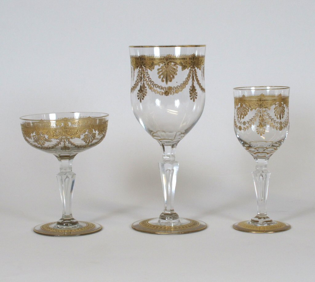 PART SET OF DRINKING GLASSES