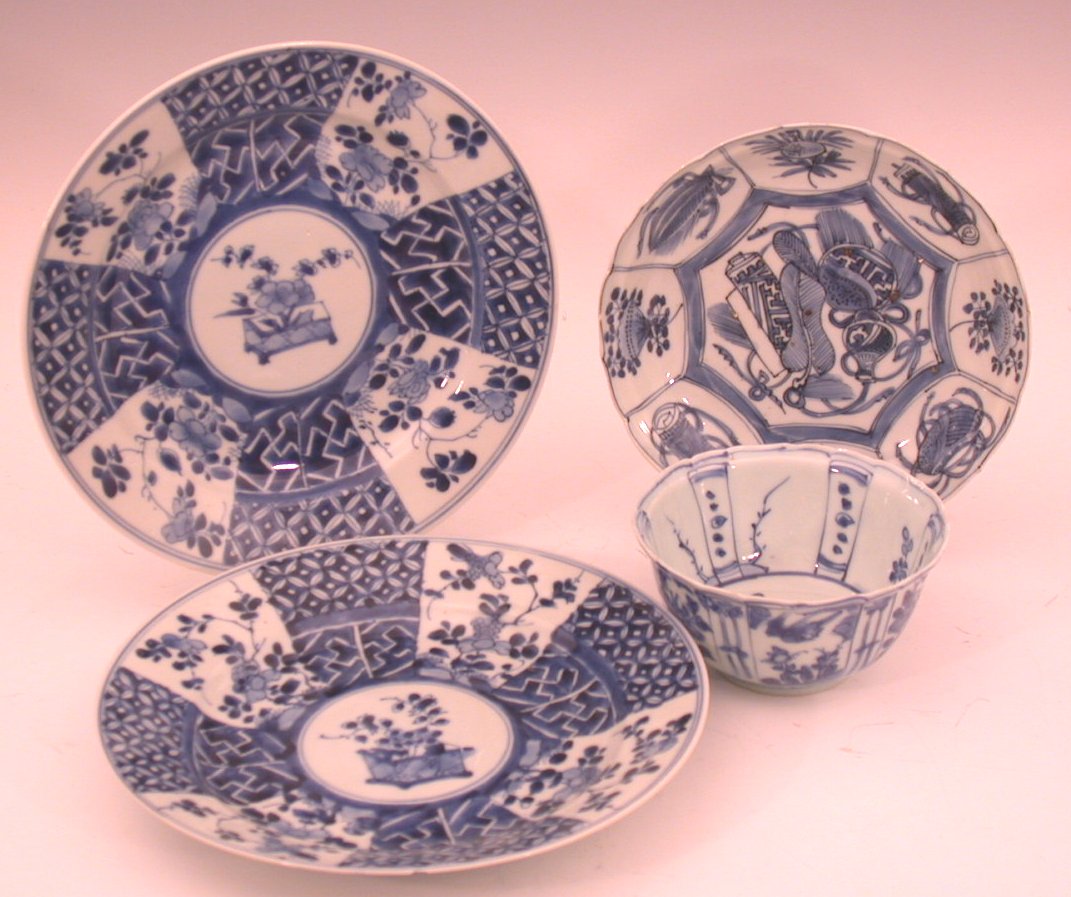 A circular scalloped blue painted saucer of Kraak form, Kangxi,