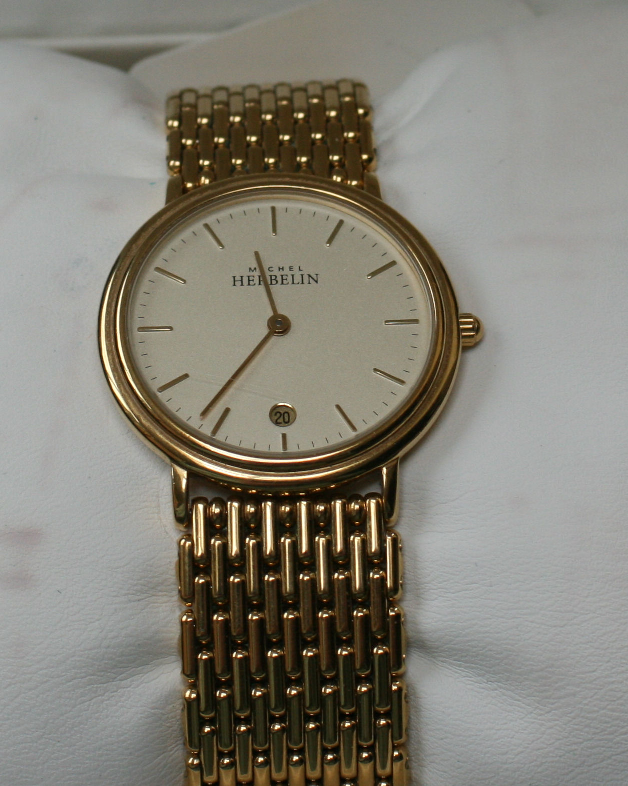 A collection of miscellaneous jewellery to include