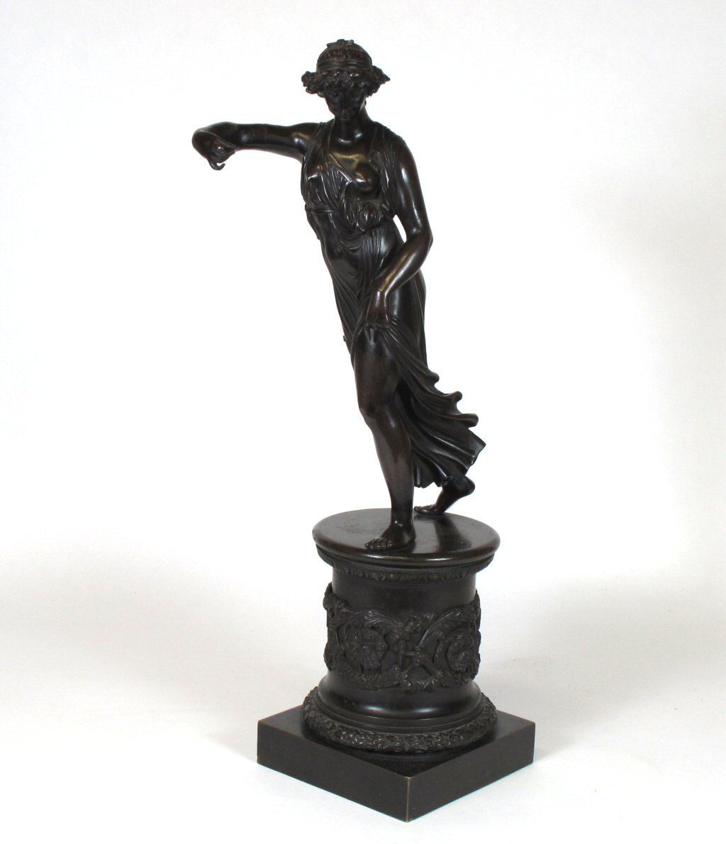 FRENCH BRONZE OF A CLASSICAL LADY