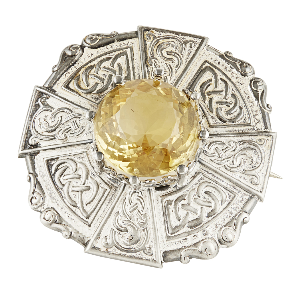 A CITRINE SET PLAID BROOCH