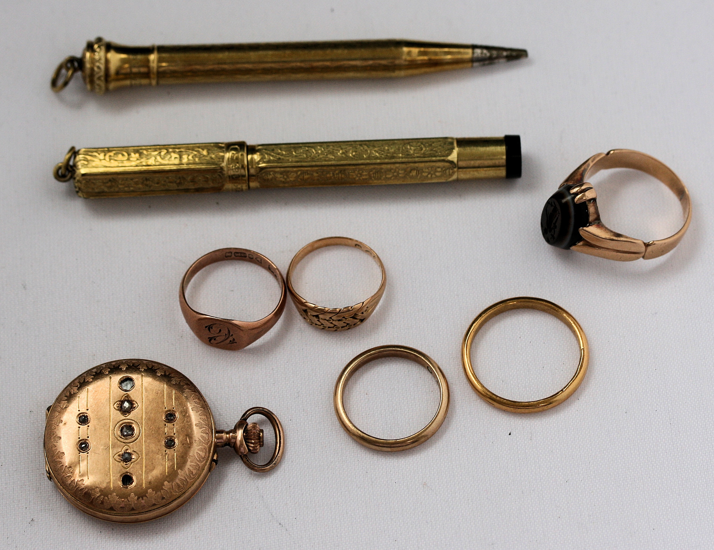 A group of jewellery to include