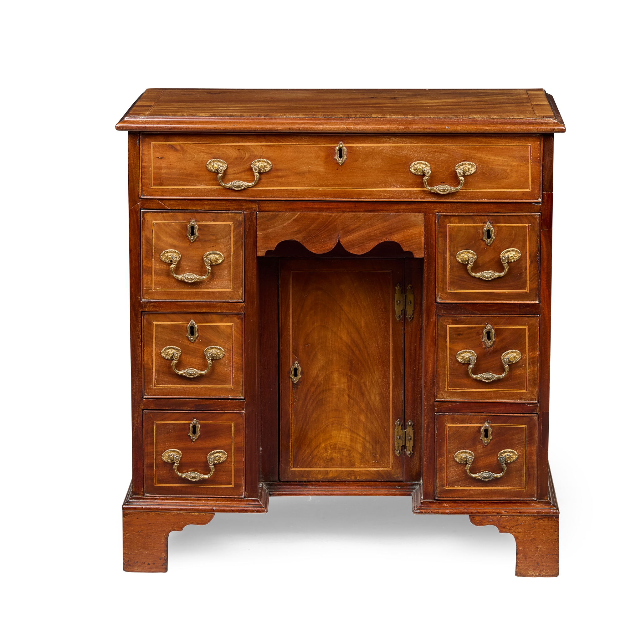 GEORGE II MAHOGANY KNEEHOLE DESK