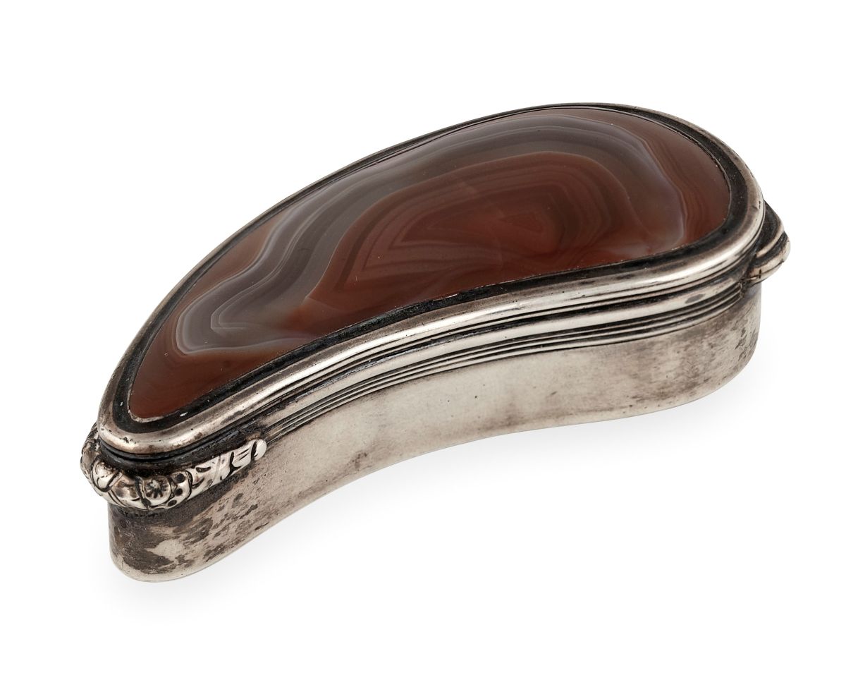 A George II agate mounted snuff box