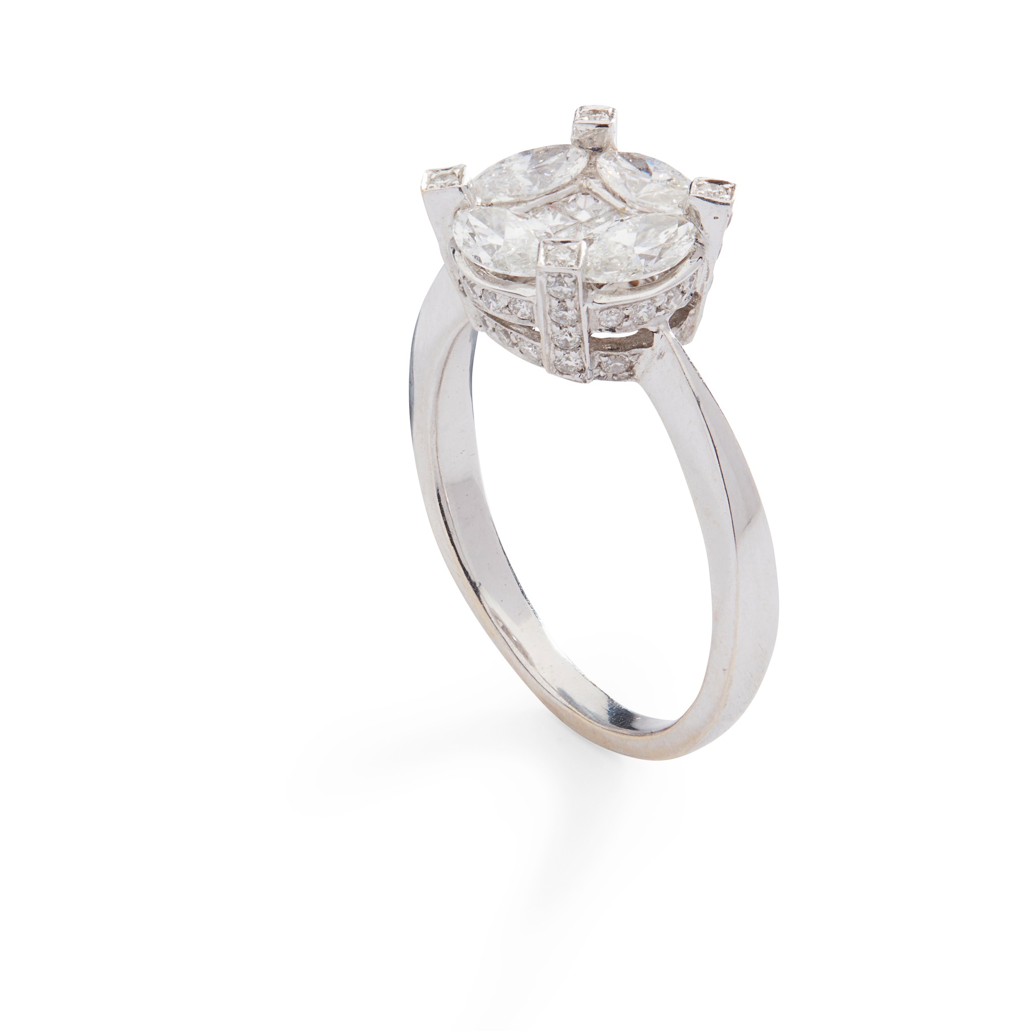 A diamond cluster ring