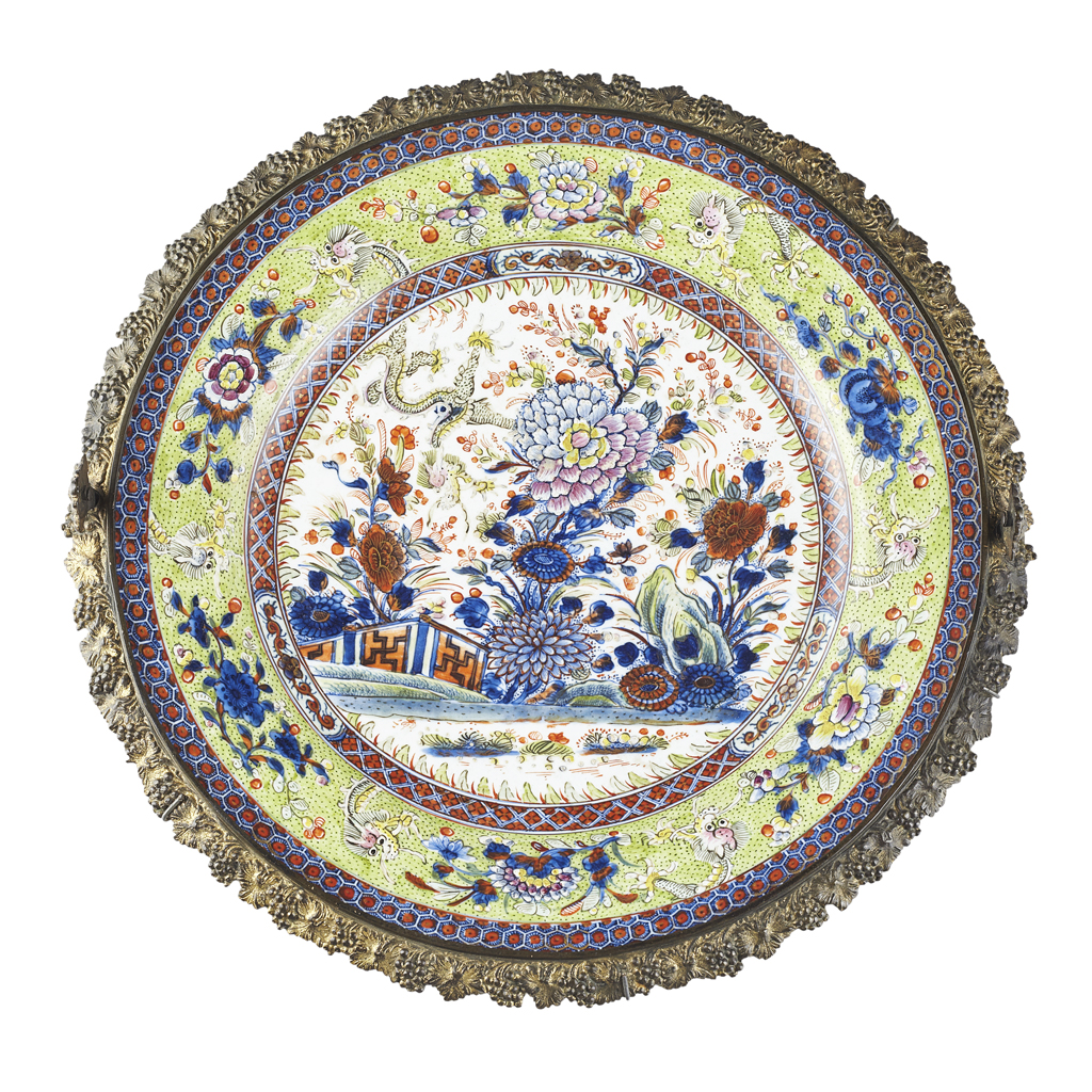 ORMOLU-MOUNTED FAMILLE VERTE PLATE