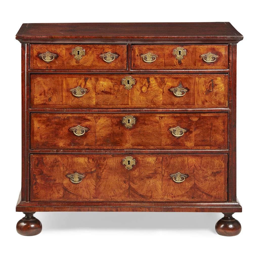 QUEEN ANNE WALNUT CHEST OF DRAWERS