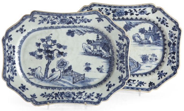 A pair of Chinese export porcelain blue and white serving dishes