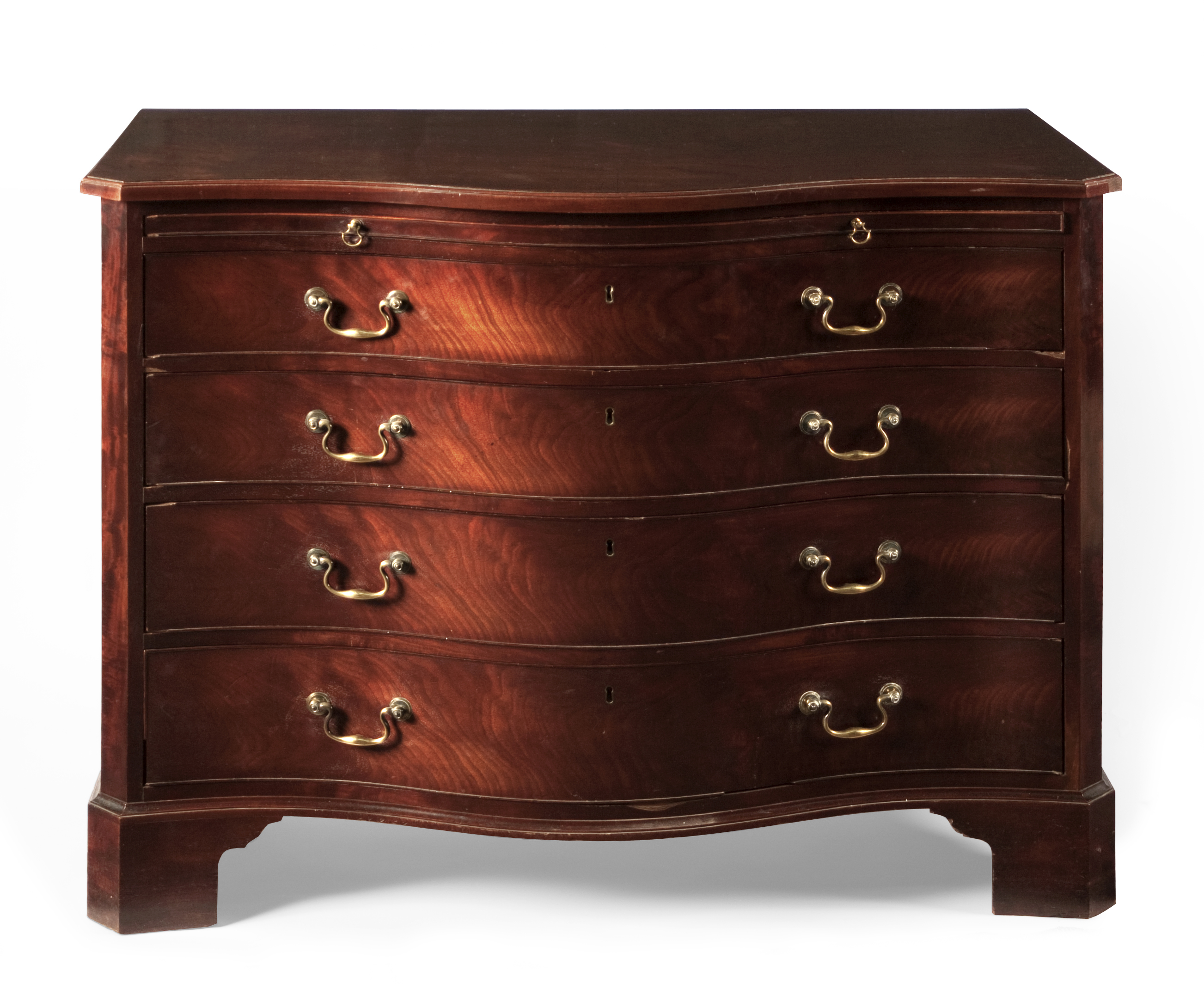 GOOD GEORGE III MAHOGANY SERPENTINE CHEST OF DRAWERS
