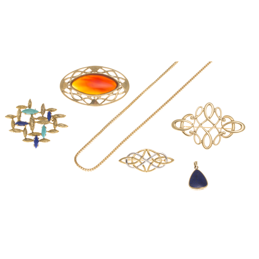 A collection of jewellery