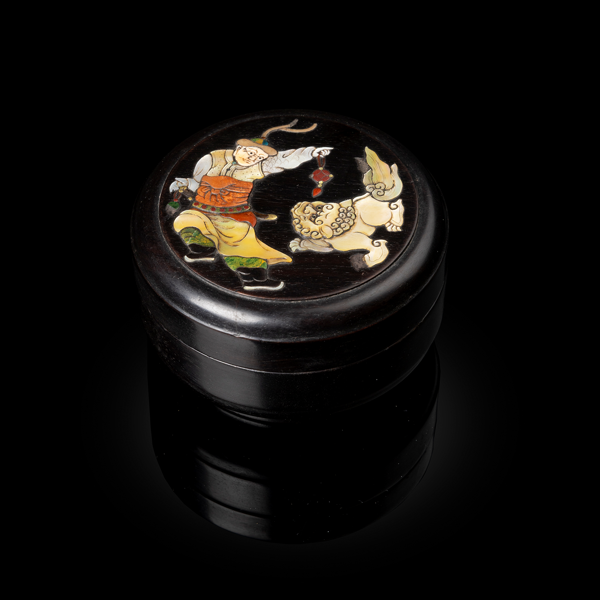 CHINESE MOTHER-OF-PEARL, SOAPSTONE AND HARDSTONE-INLAID ZITAN CIRCULAR BOX WITH COVER