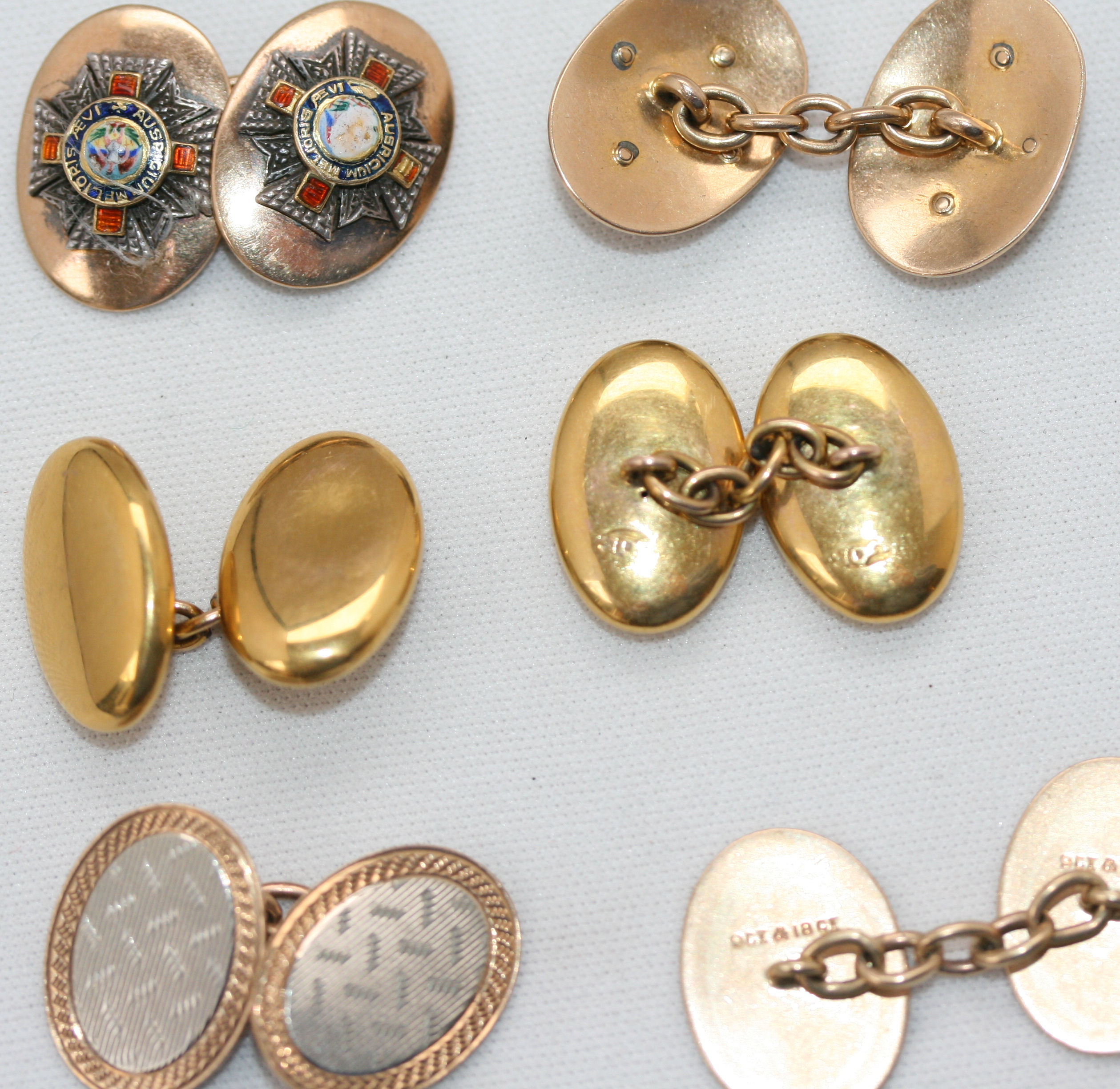 A pair of 10ct gold gent's cufflinks