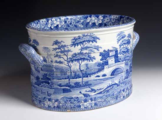A small Spode 'Tower' blue pattern oval section footbath