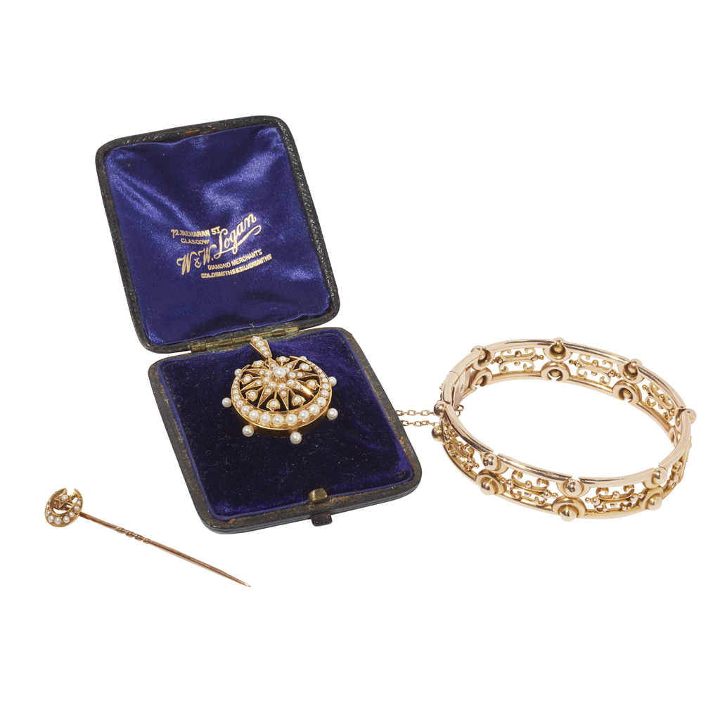 A Victorian pearl set pendant/brooch