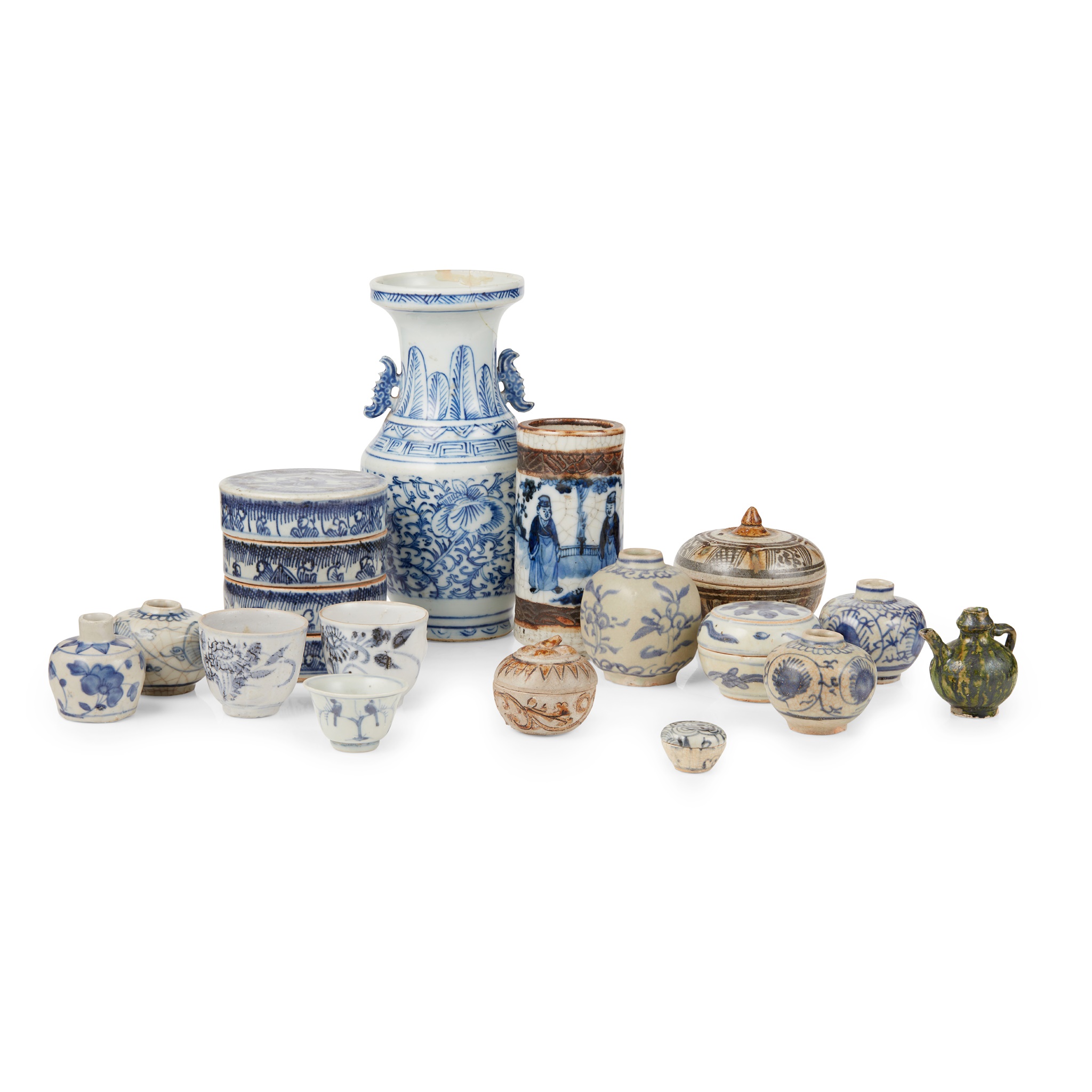 COLLECTION OF THIRTEEN BLUE AND WHITE WARES