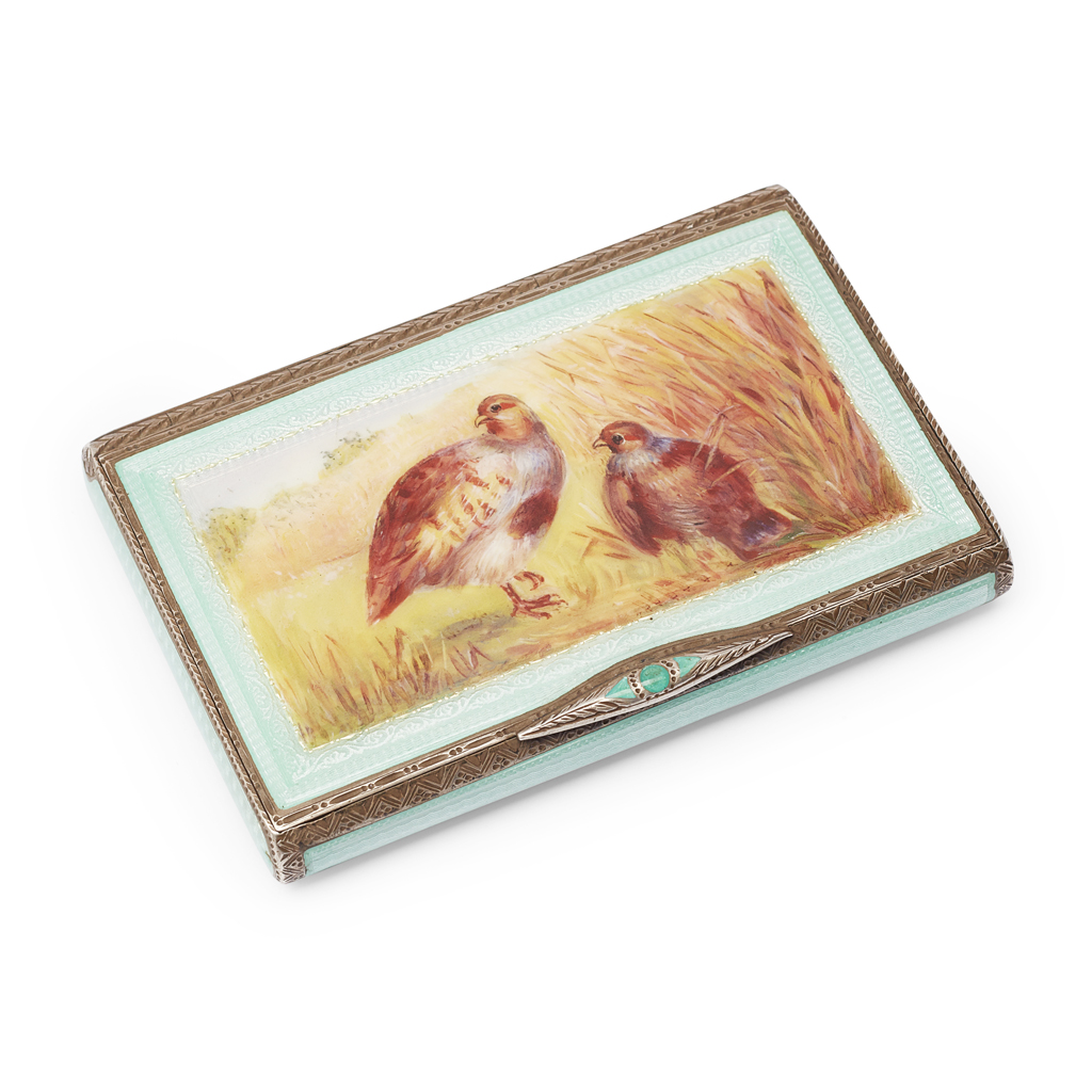 An 1920s silver and enamel snuff box