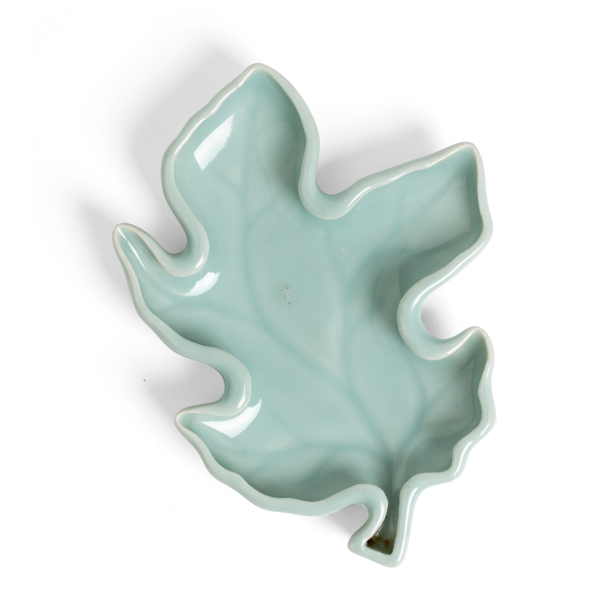 PEA-GREEN-GLAZED LEAF-FORMED BRUSH WASHER