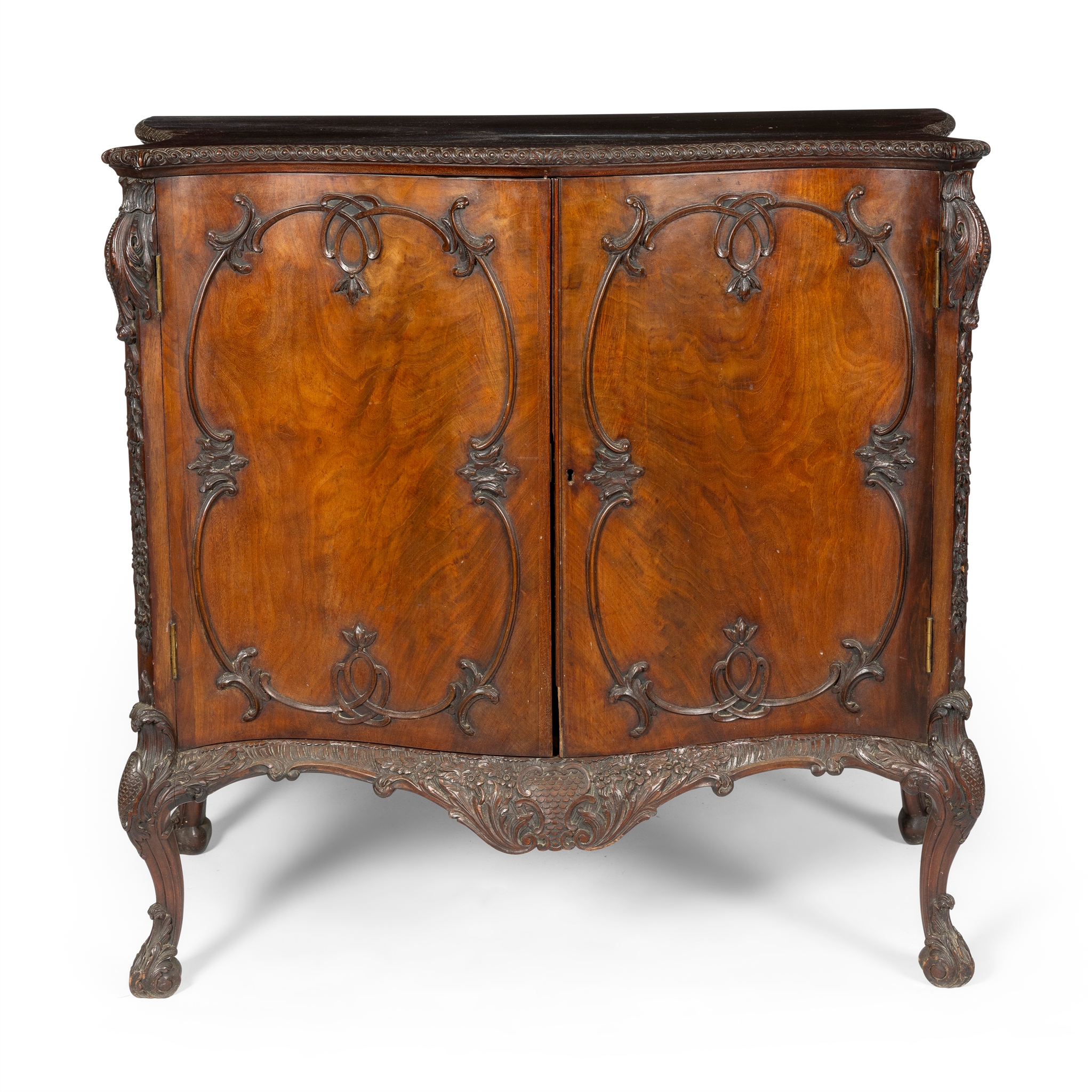 A CHIPPENDALE STYLE MAHOGANY SIDE CABINET