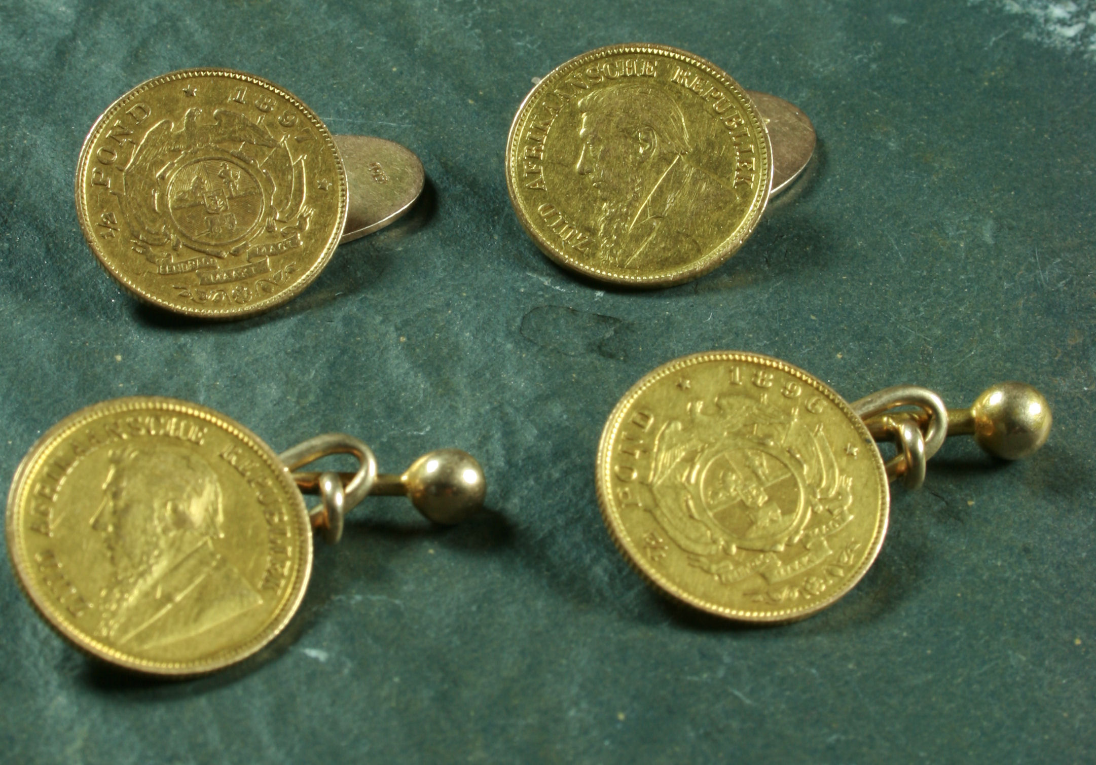 Two pairs of 15ct gold cufflinks,