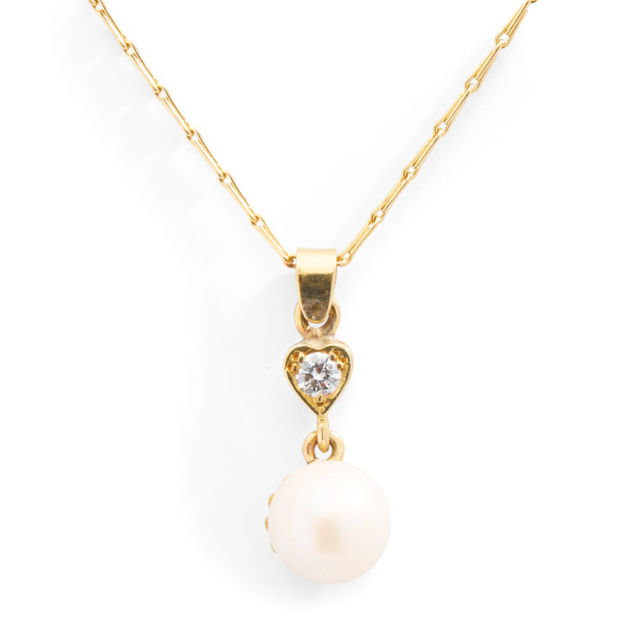 AN 18CT GOLD SCOTTISH FRESHWATER PEARL AND DIAMOND PENDANT NECKLACE