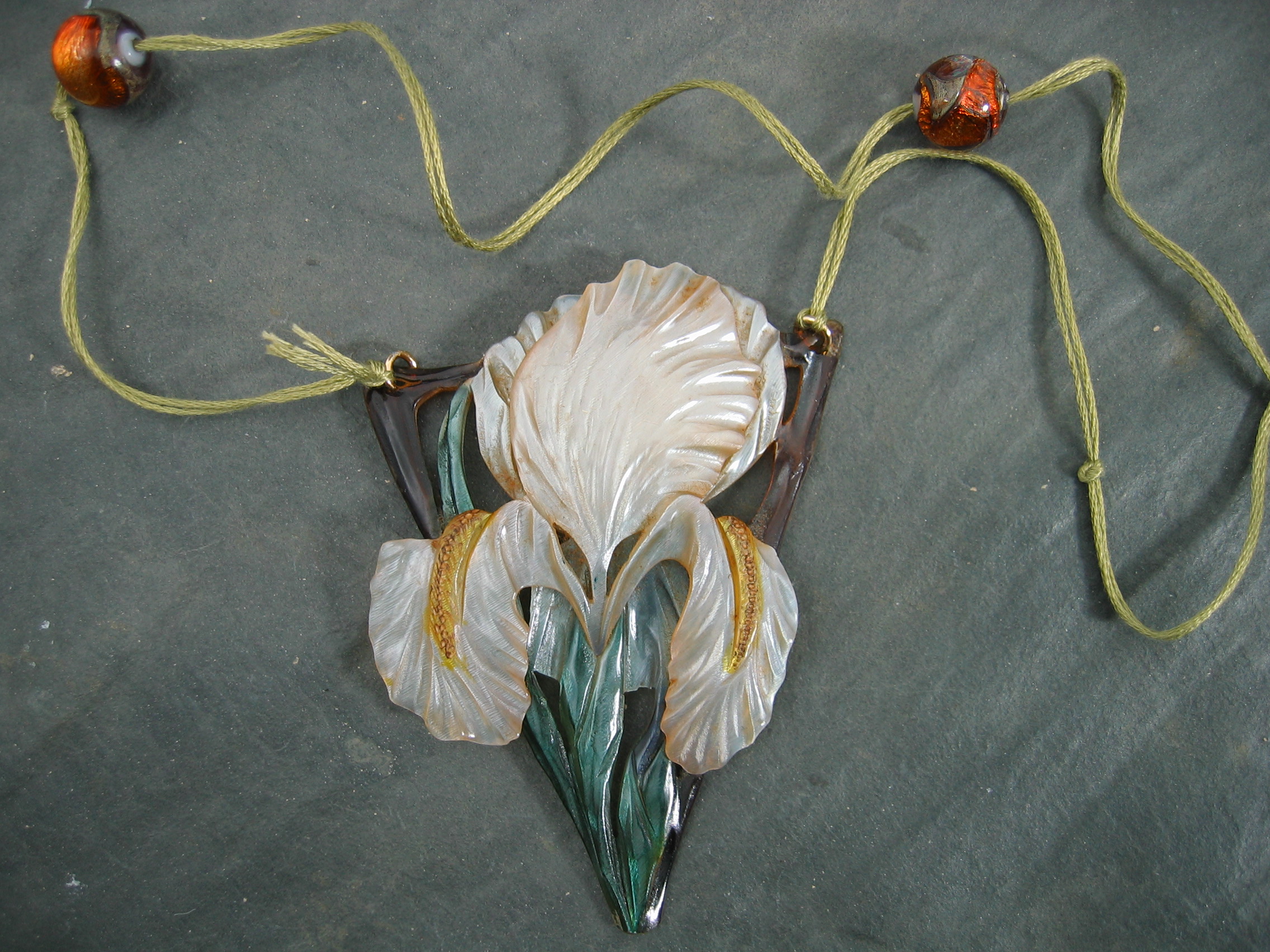 An Art Nouveau horn pendant,