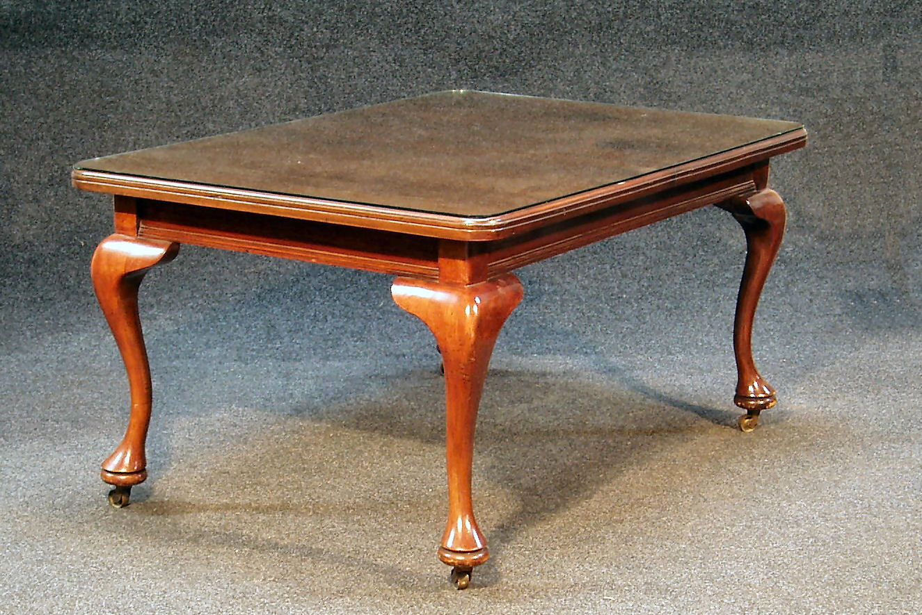 A Victorian mahogany extending dining table,