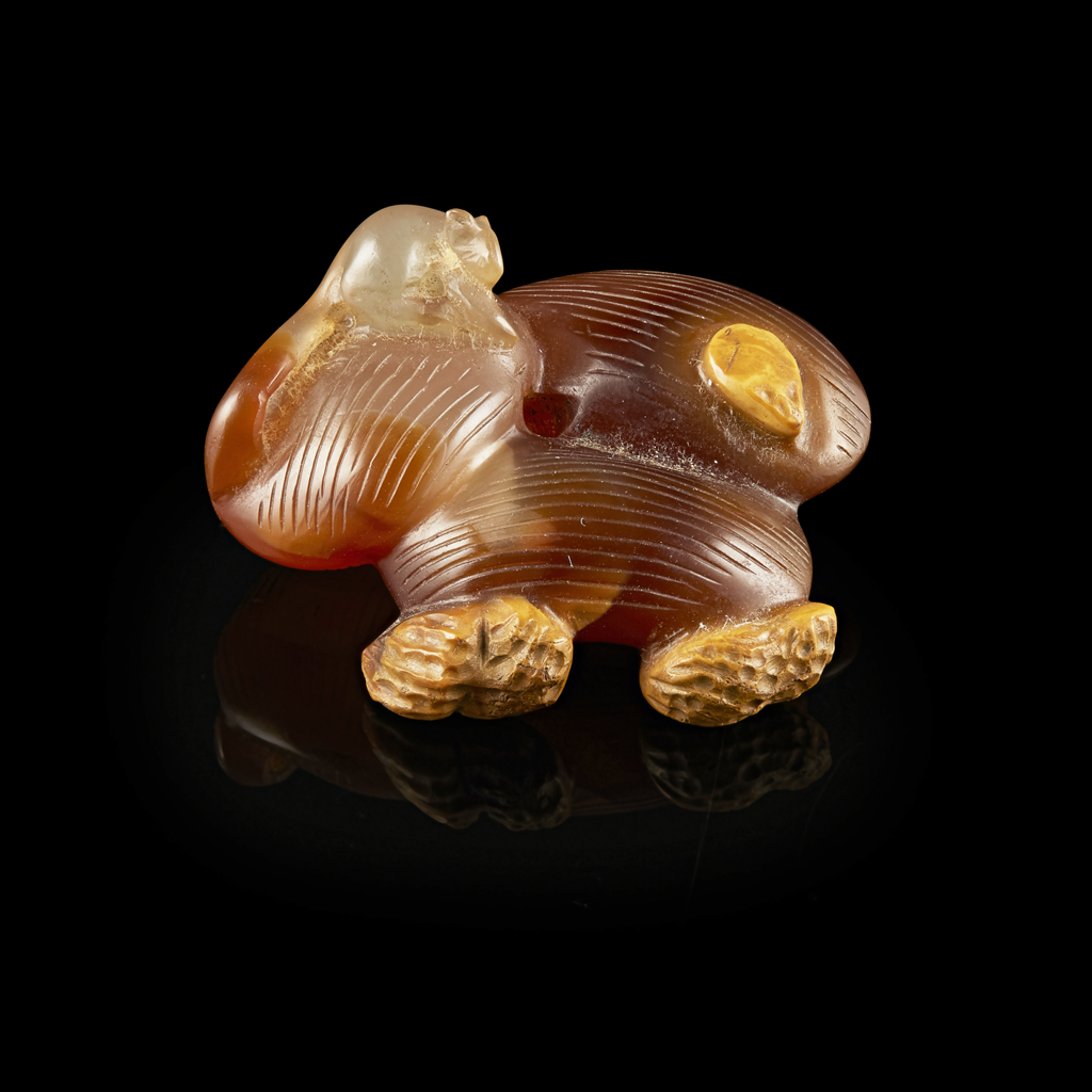 CARVED AGATE 'JUJUBE AND PEANUT' GROUP