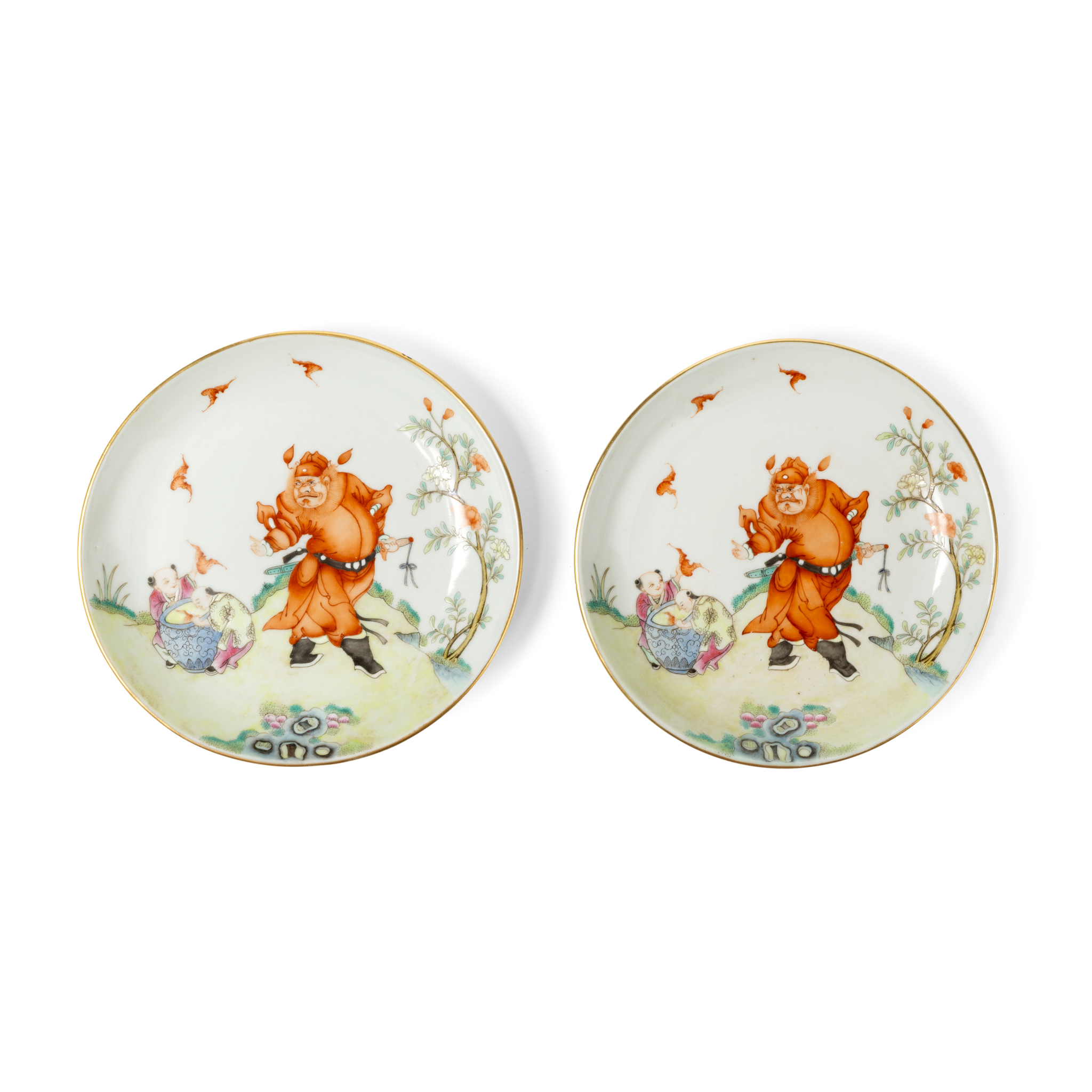 PAIR OF CHINESE FAMILLE ROSE 'ZHONG KUI' PLATES