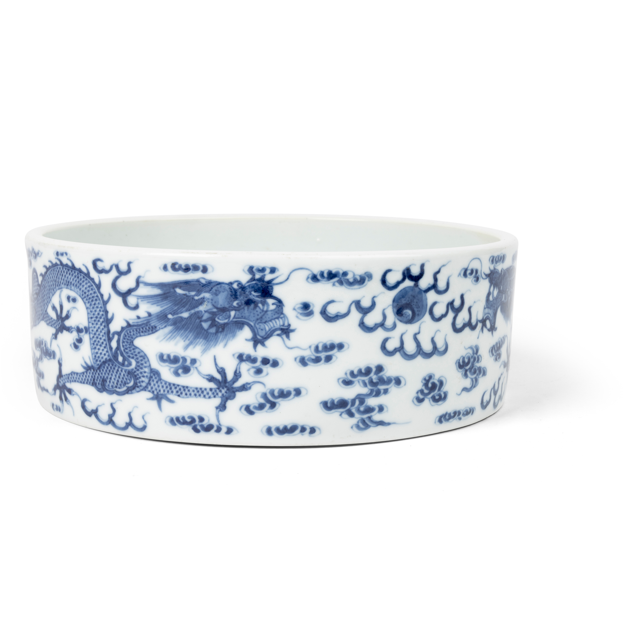 LARGE BLUE AND WHITE 'DRAGON' BRUSH WASHER