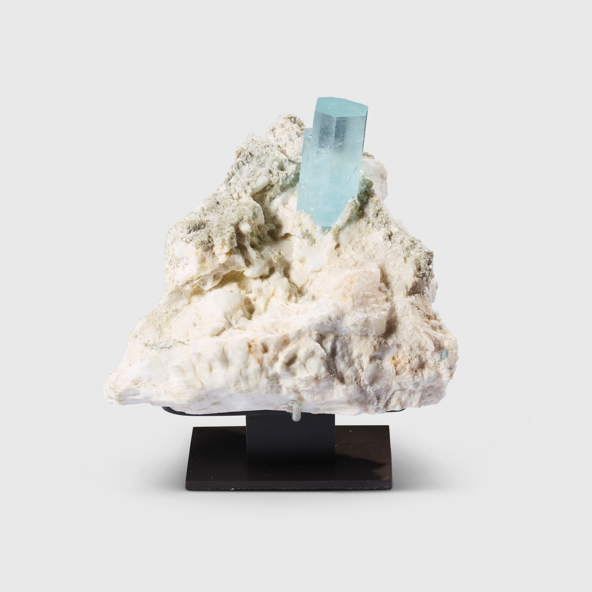 LARGE AQUAMARINE CRYSTAL